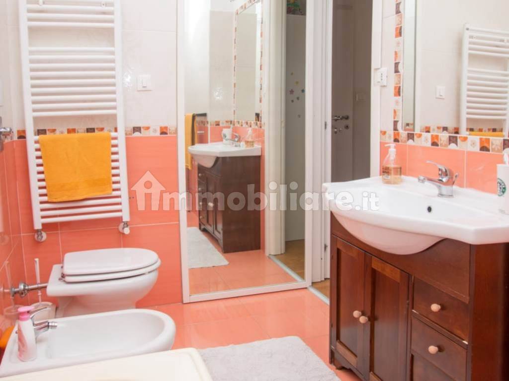 bagno interno alla camera 2