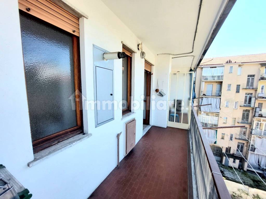 AMPIO BALCONE VIVIBILE LATO CORTILE OVEST