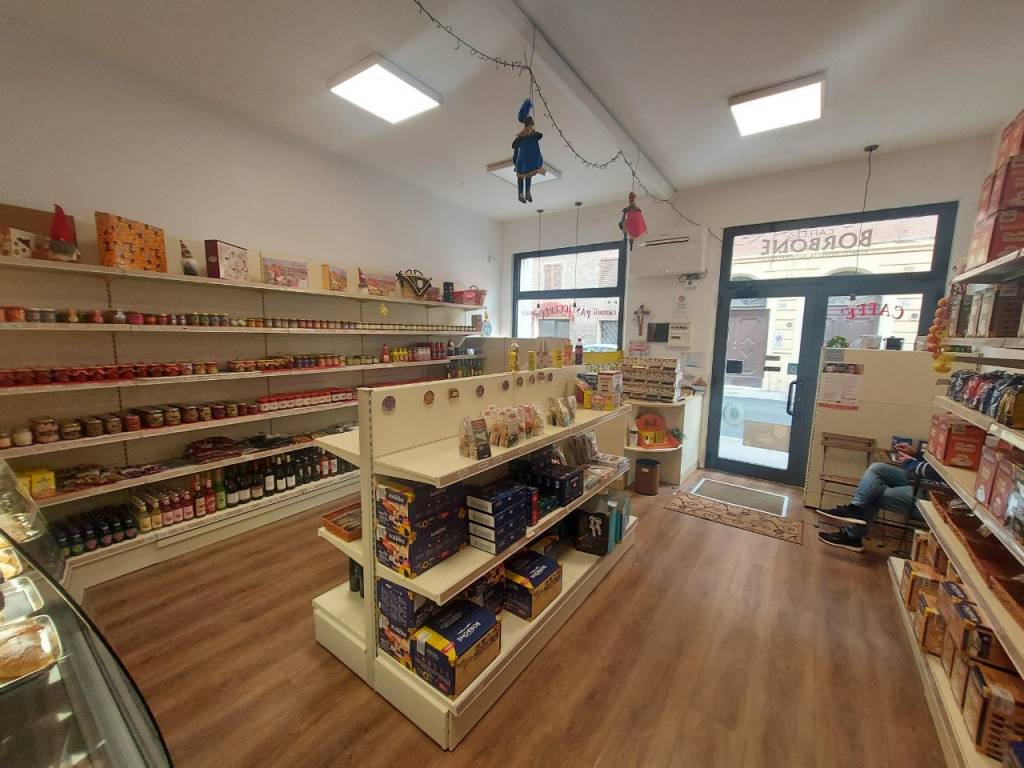 Negozio - locale commerciale via de’ romei, centro storico, ferrara