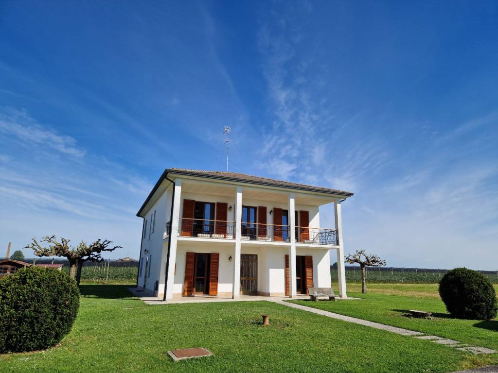 Villa unifamiliare via codiferro alto, tresignana