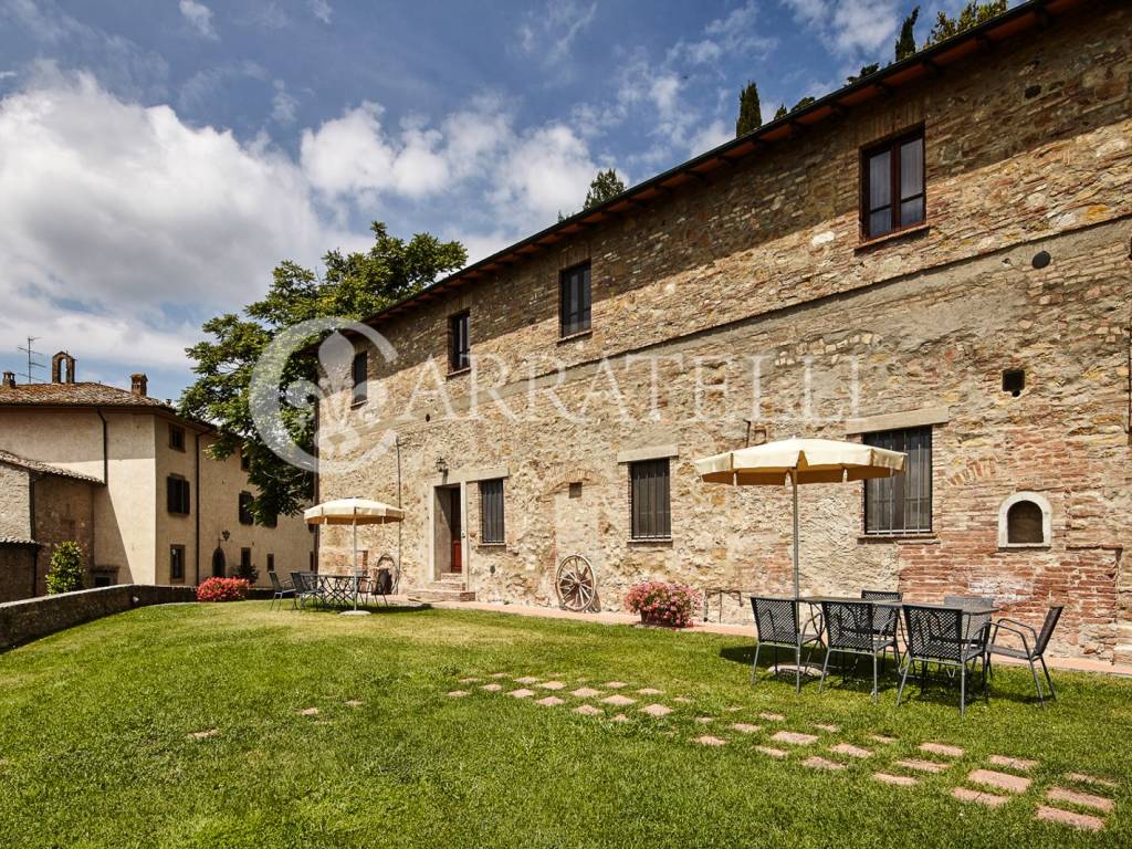 Villa d epoca con borgo e terreno a San Gimignano