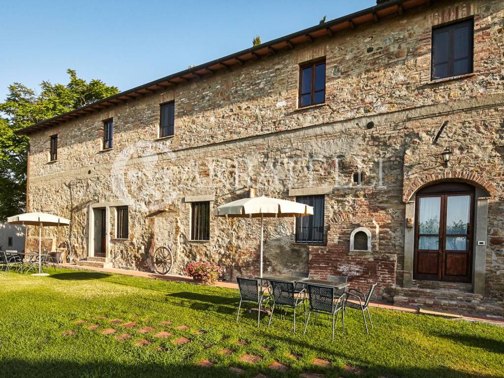 Villa d epoca con borgo e terreno a San Gimignano