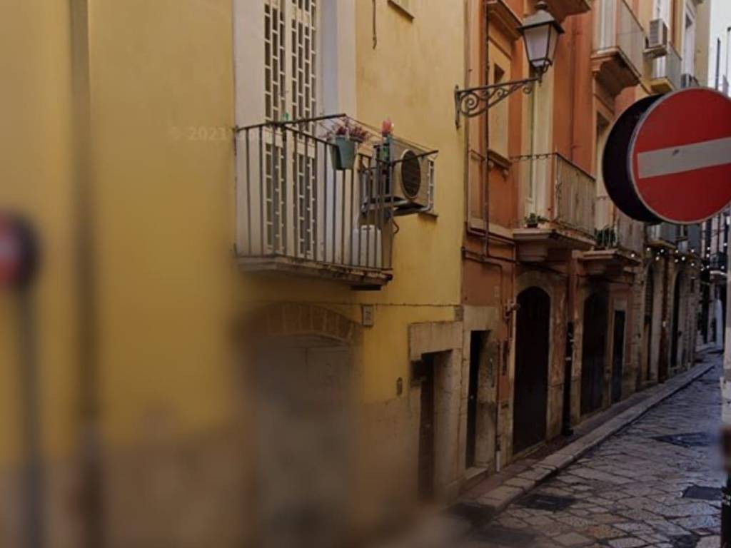 Monolocale strada vallisa 33, san nicola - borgo antico, bari