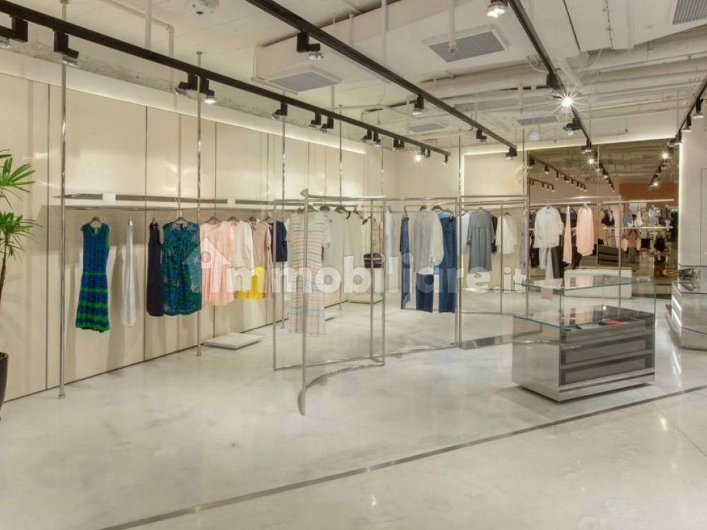 Fabio-Ferrillo-progetta-il-concept-store-Runway-Vi