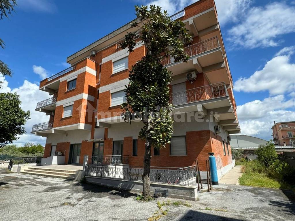 Palazzo - Edificio via Giusto Fontanini 2, Anagnina, Roma