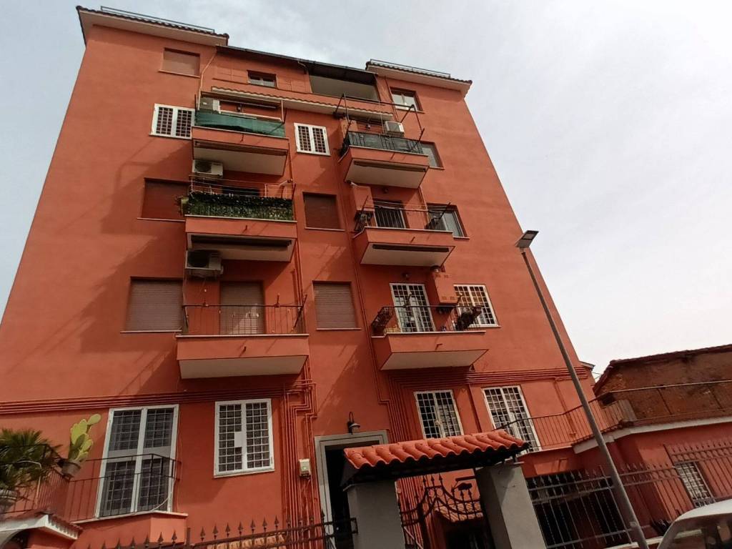 Vendita Appartamento Roma. Monolocale in via della Molara. Ottimo stato,  terzo piano, con balcone, riscaldamento autonomo, rif. 110680583