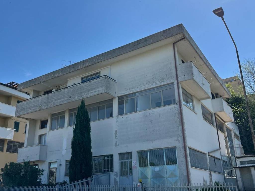 Laboratorio via alpi, centro, monte urano