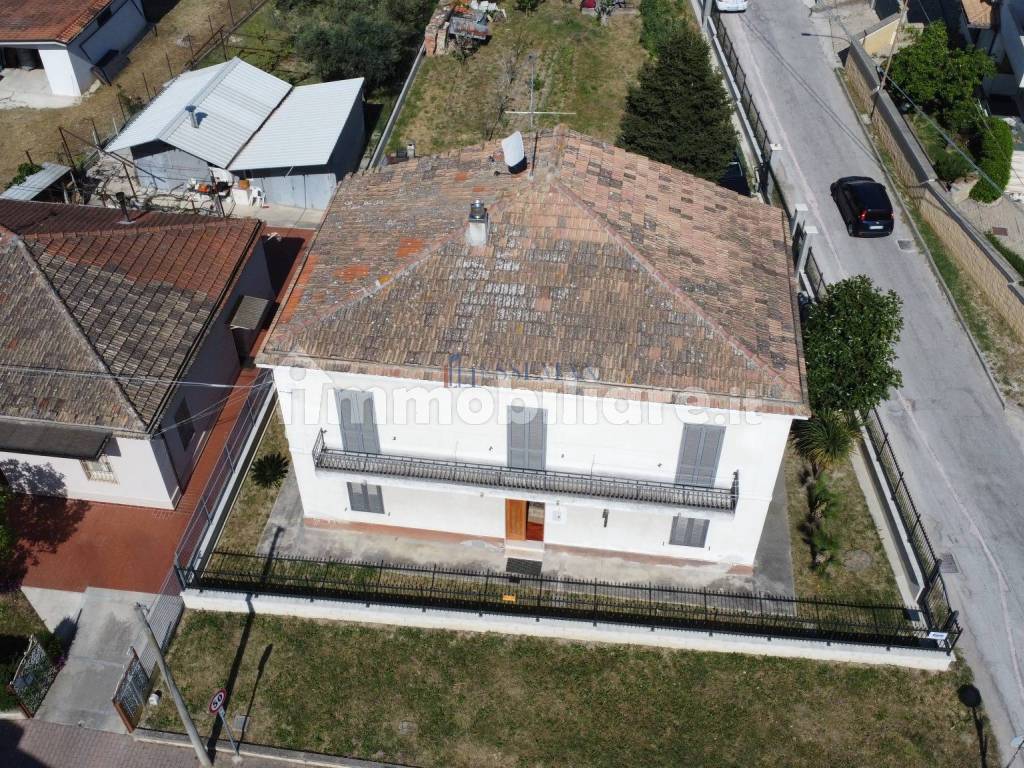 Villa in vendita ad Alanno Pescara Abruzzo