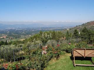 Giardino con vista collina