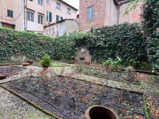 appartamento con giardino lucca centro vendesi.jpe