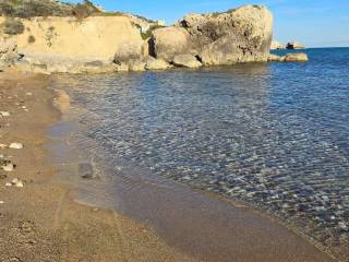 spiaggia adiacente