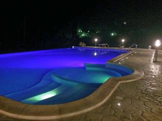 vista piscina con lugi RGB NOTTE