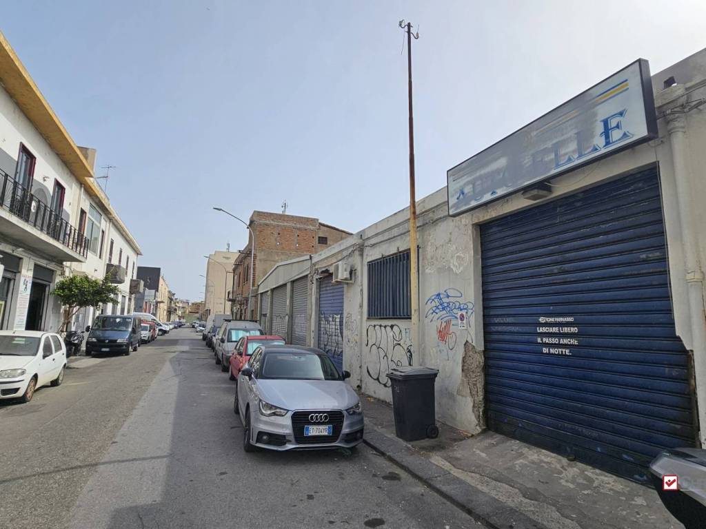 Capannone via croce rossa, quartiere americano, messina