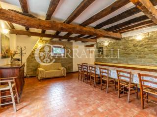 Casale con piscina e depandance a Cortona