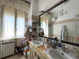 bagno finestrato con vasca