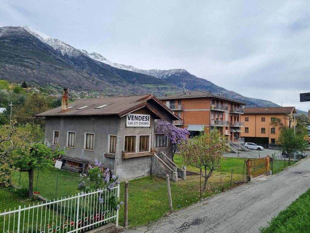 Villa unifamiliare corso ivrea 99, centro, aosta