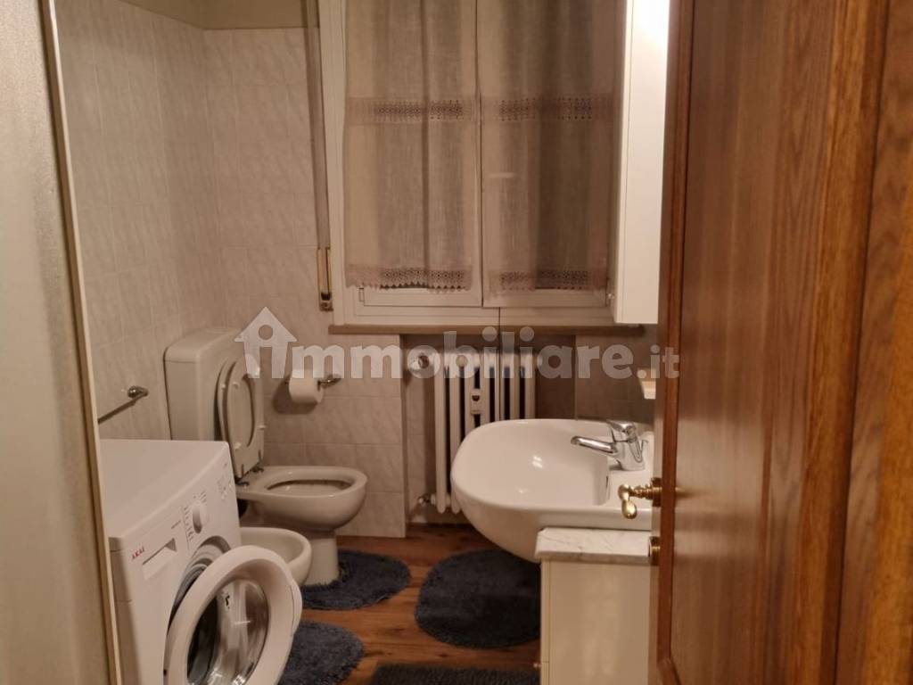 Rent Apartment Parma. 3room flat in via Rolando de' Capelluti 55