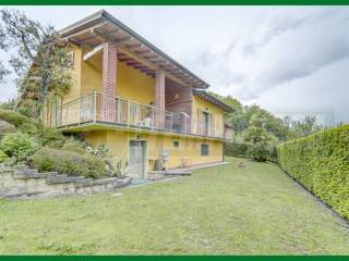 Foto - Vendita villa con giardino, Brezzo di Bedero, Lago Maggiore