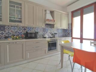 3 - Cucina con terrazzo