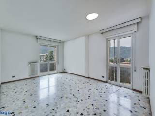 Foto - Si vende Trilocale con terrazzo, Lago di Como, Mandello del Lario