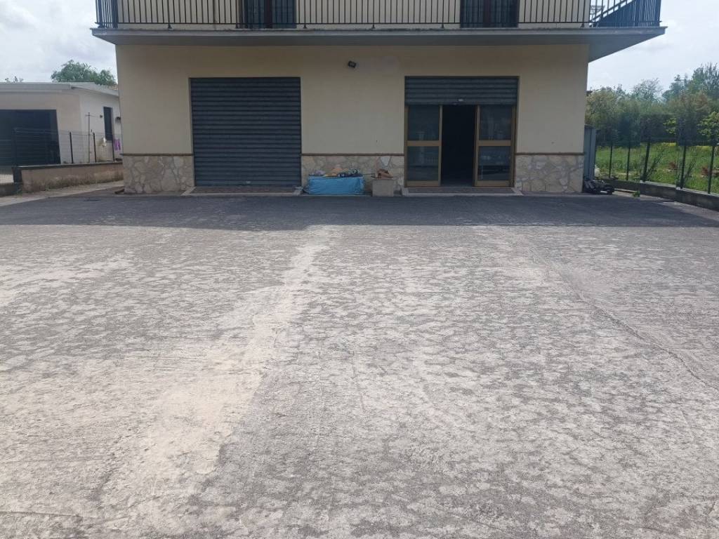 Capannone via pietra santa maria, centro, sora