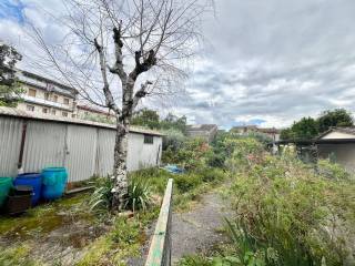 Giardino staccato con garage