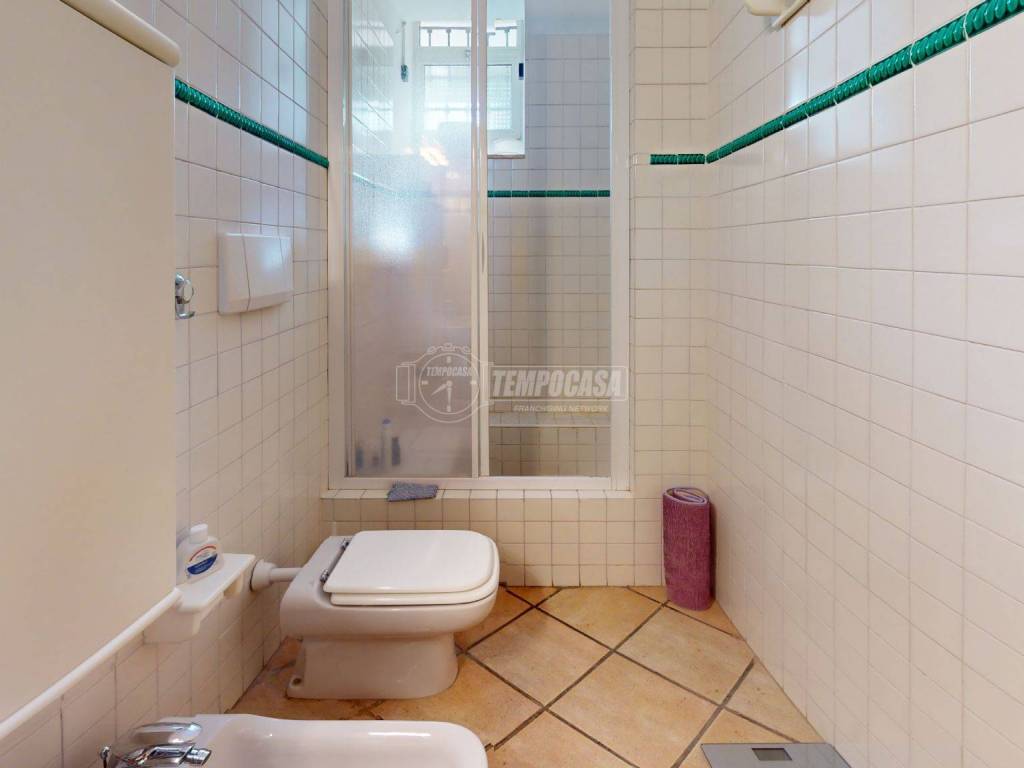 Viale-Borsellino-E-Falcone-Bathroom(1)