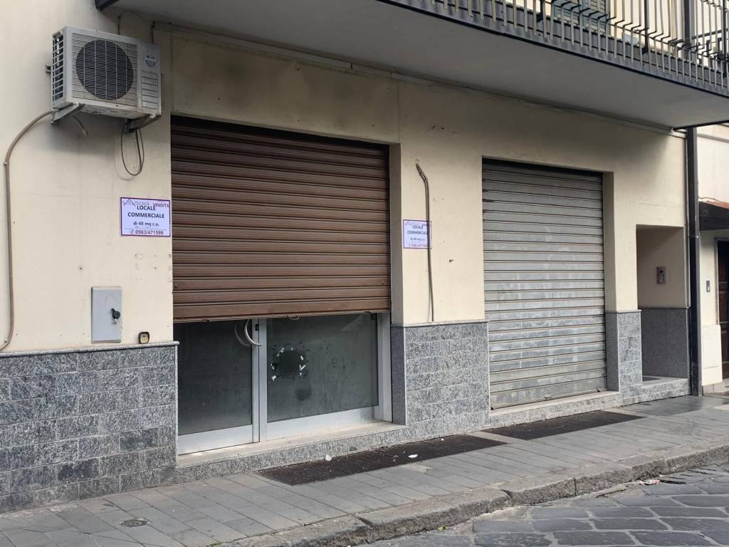 Attività commerciale con laboratorio via terravecchia inferiore 222, centro, vibo valentia