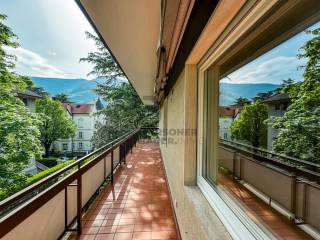 Umlaufender Balkon Südseite - balcone cisrcostante lato sud