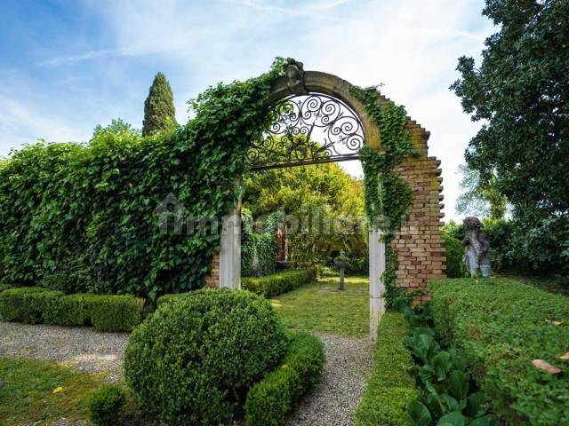 Arco di accesso al parco