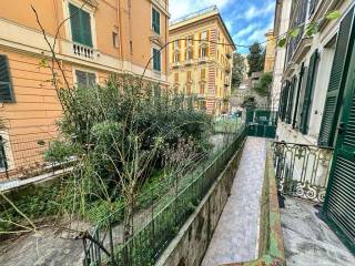 appartamento in vendita con giardino e posto auto 