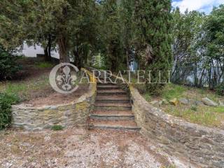 Casale con piscina e campo da tennis a San Miniato