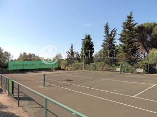 Casale con piscina e campo da tennis a San Miniato