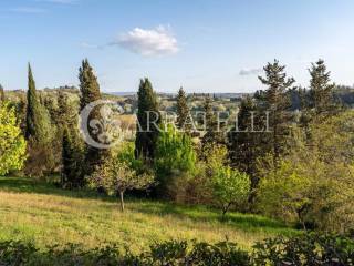 Casale con piscina e campo da tennis a San Miniato