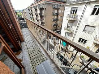 BALCONE SU VIA MONTI