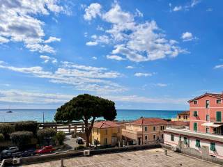 Foto - Si vende Quadrilocale con terrazzo, Riviera delle Palme, Pietra Ligure