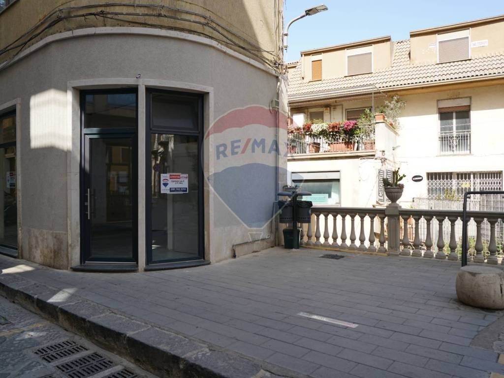Negozio - locale commerciale piazza bovio 2, centro, enna