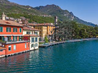 Facciata fronte lago