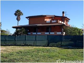 Foto - Vendita villa con giardino, Fiumicino, Litorale Romano Nord