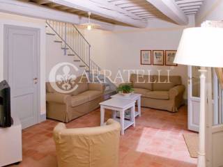 Borgo con giardino e piscine sulle colline Toscane