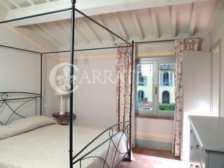 Borgo con giardino e piscine sulle colline Toscane
