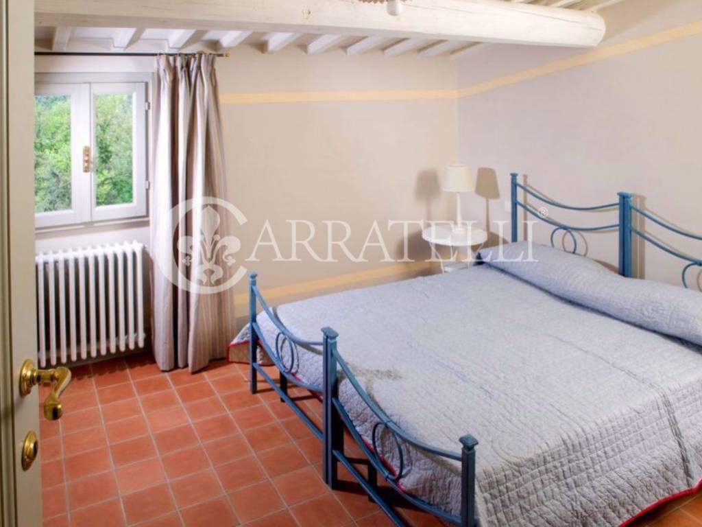 Borgo con giardino e piscine sulle colline Toscane