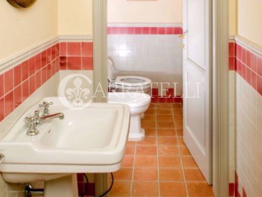 Borgo con giardino e piscine sulle colline Toscane