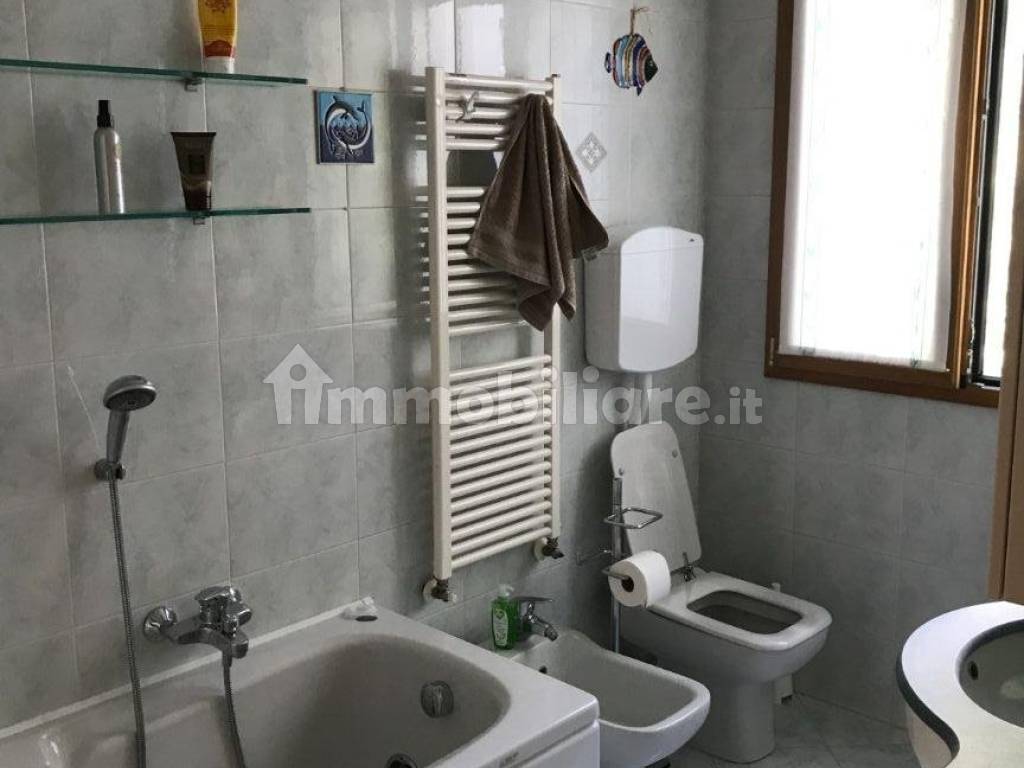 bagno primo piano