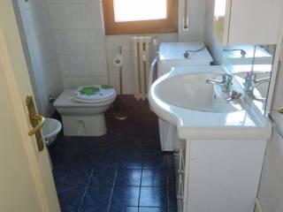 Bagno finestrato ampio