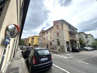 palazzina vista dalla via principale