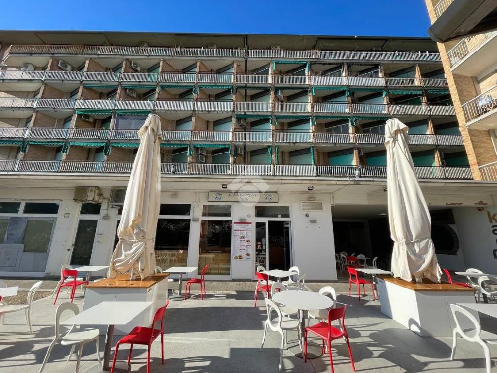 Attività commerciale viale dante alighieri 99, centro, grado