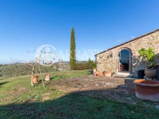 Casale con torre antica, uliveto e piscina vicino 