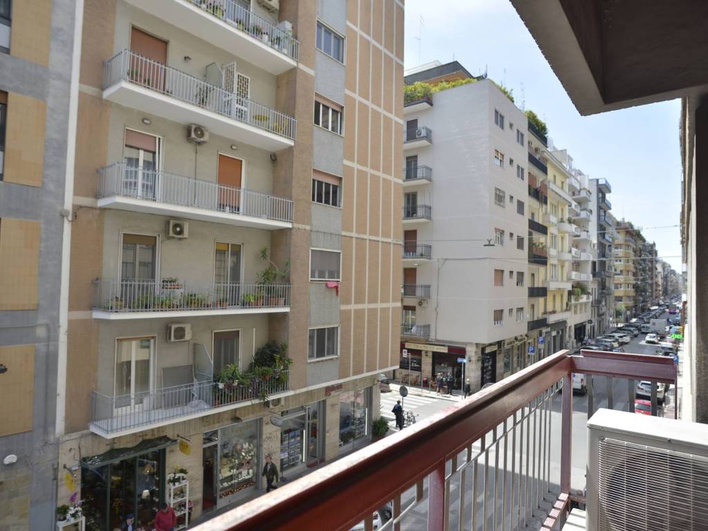 06 balcone Via Calefati.JPG
