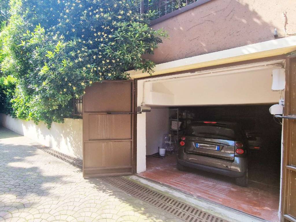 7b garage